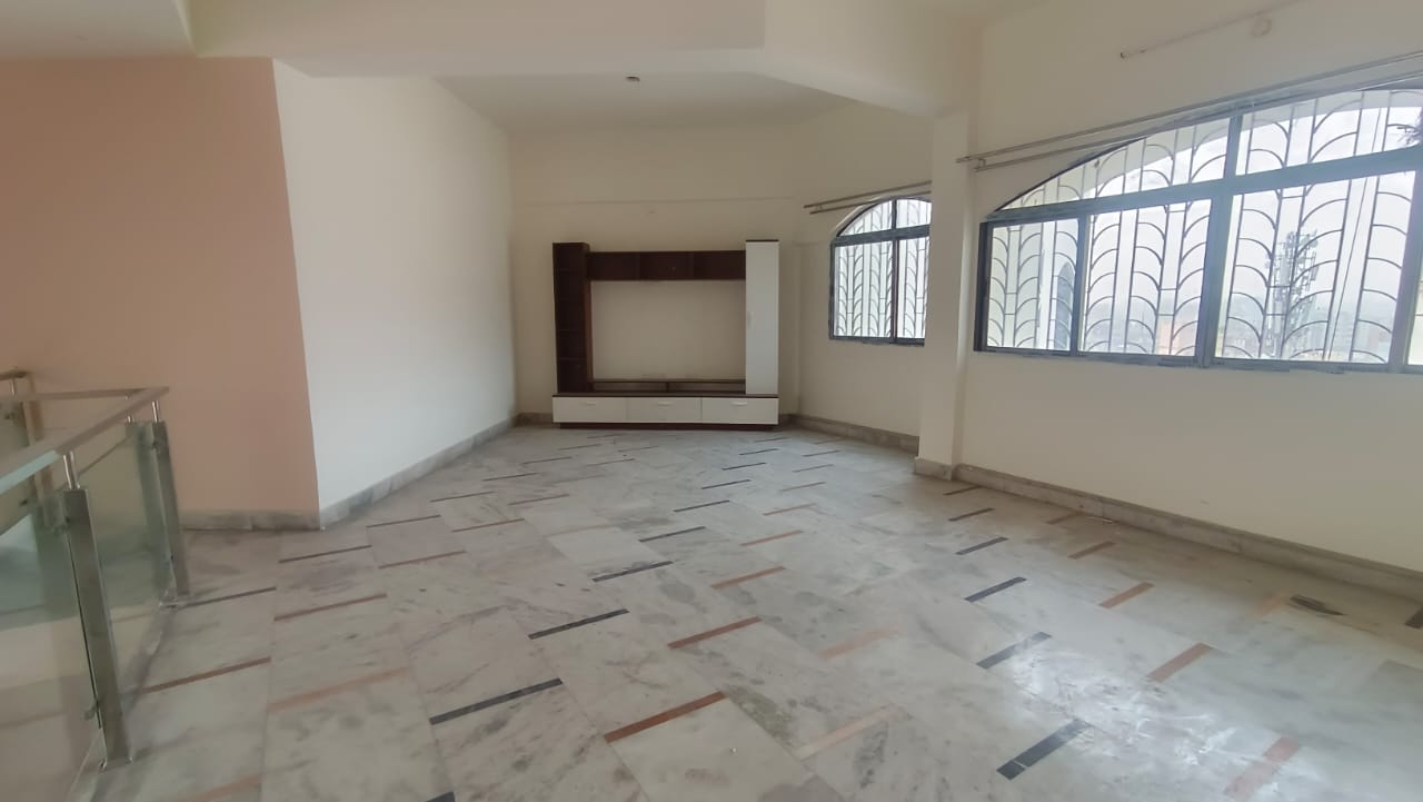 Semi Furnished 4bhk in ABC, Near Rajiv Bhawan, GS Road, SATSANG VIHAR, Tarun Nagar, Guwahati, Assam, India for Rent